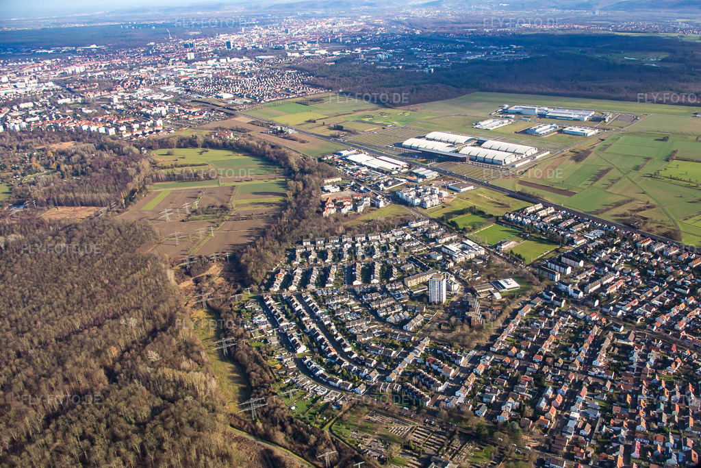 Luftbild: Ortsansicht von Südwesten im Ortsteil Forchheim in Rheinstetten im Bundesland Baden-Württemberg in Deutschland. Foto: IMG_085510.jpg vom 24.12.2015 durch Werner Riehm/FLY-FOTO.de