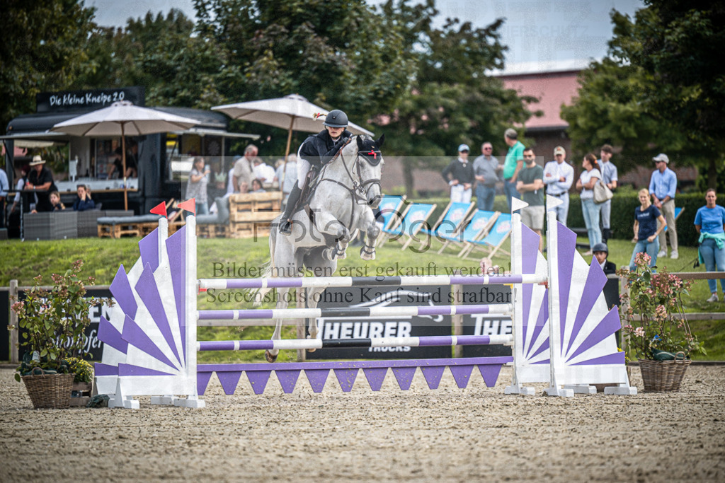 DOS_3417 | Entdecke hochwertige Reitturnierfotos von Foto Oger. Professionell, emotional und authentisch – jetzt Lieblingsmomente im Shop bestellen.Deutschlandweite Turnierfotografie. - Realisiert mit Pictrs.com