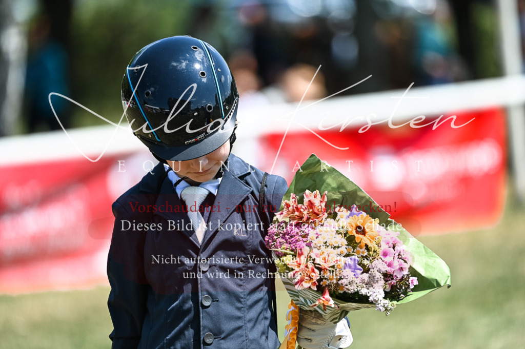 DSC_9937 | Pferde- und Turnierfotografie in Westsachsen. Pferdeportraits, Auftragszeichnungen und intuitive Kunst.