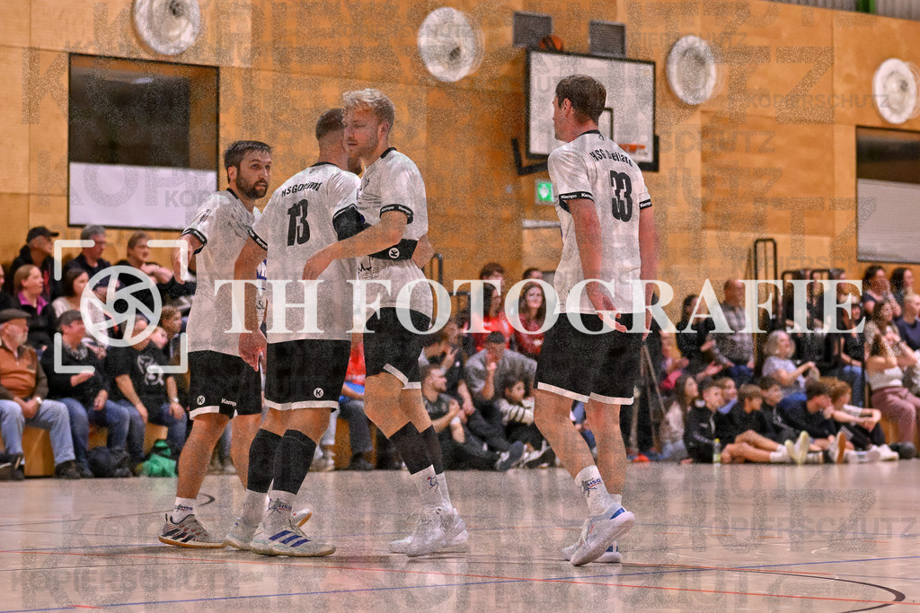 GER, SG Maulburg/Steinen - HSG Dreiland, Handball, Landesliga Suedbaden, 4. Spieltag, Saison 2024/2025, 12.10.2024 | Clirim Maraj (HSG Dreiland, #13), Jonas Schamberger (HSG Dreiland, #33)GER, SG Maulburg/Steinen - HSG Dreiland, Handball, Landesliga Suedbaden, 4. Spieltag, Saison 2024/2025, 12.10.2024Foto: TH Fotografie/Thomas Hess