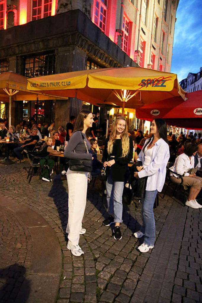 Drallewatsch Kneipenmeile | Das Team hinter BILDLEXIKON LEIPZIG bündelt historische wie aktuelle Informationen über die Stadt Leipzig in Text und Bild auf einer Plattform und stellt diese der interessierten Öffentlichkeit zur Verfügung.
