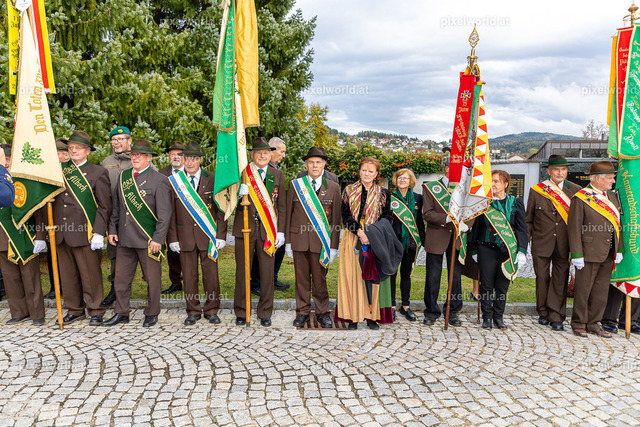 Kranzniederlegung am Karner bei der Stadtpfarrkirche "Maria in Dorn" | Bildershop von pixelworld.at - Realisiert mit Pictrs.com