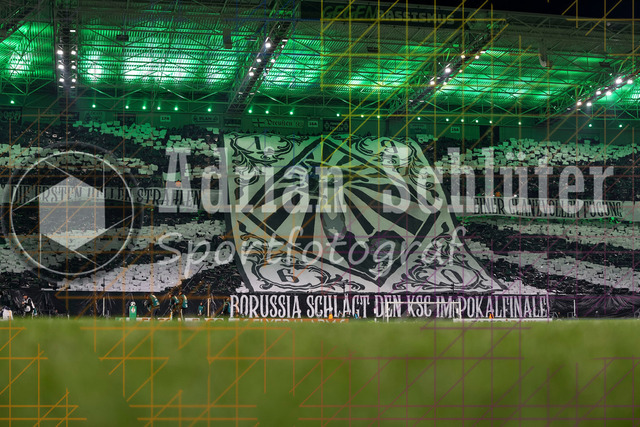 Borussia Mönchengladbach vs Karlsruher SC - DFB-Pokal 2. Runde | Mönchengladbach, Deutschland, 28.10.25:   Borussia Mönchengladbach mit einer Choreowaehrend des Spiels der DFB-Pokal 2. Runde zwischen Borussia Mönchengladbach vs Karlsruher SC im Stadion im Borussia Park(Foto von Brauer-Fotoagentur / Adrian Schlueter)