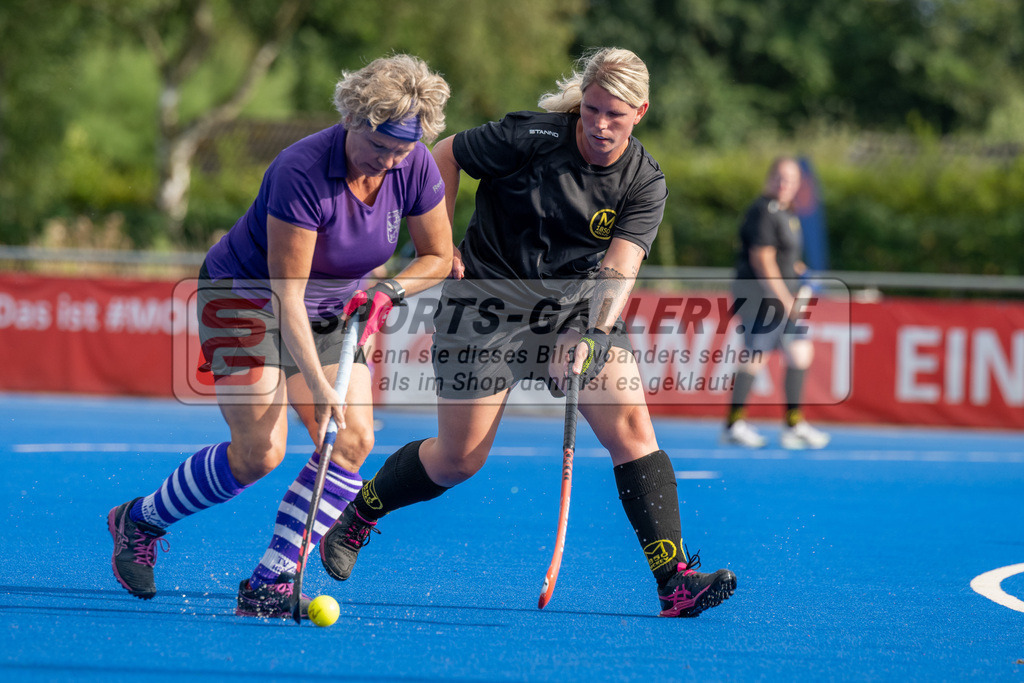 SFE_20240817_0187 | Krefeld, Deutschland, 17.08.2024:  European Cup for Recreational Hockey Players im KTHC Stadion Rot-Weiss Köln Tennis and Hockey Club am 17.08.2024 in Krefeld, Deutschland. (Foto von Stephan Fehrmann)Krefeld, Germany, 17.08.2024: European Cup for Recreational Hockey Players in KTHC Stadion Rot-Weiss Köln Tennis and Hockey Club at 17.08.2024 in Krefeld, Deutschland. (Foto from Stephan Fehrmann)