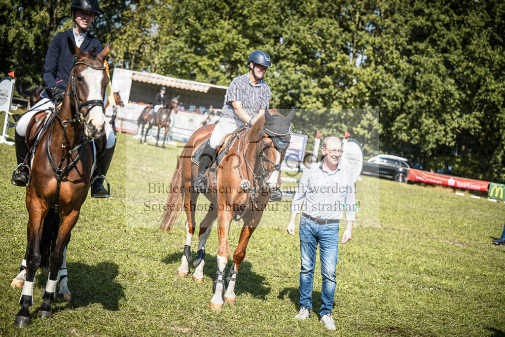 Z63_0033 | Entdecke hochwertige Reitturnierfotos von Foto Oger. Professionell, emotional und authentisch – jetzt Lieblingsmomente im Shop bestellen.Deutschlandweite Turnierfotografie. - Realisiert mit Pictrs.com