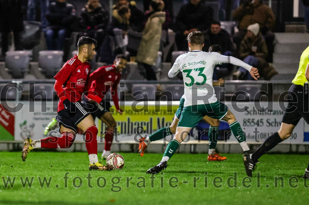 2023-11-17_033_FC_Schwaig_gegen_SpVgg_Feldmoching | Oberding, Deutschland, 17.11.2023:
Fußball, Landesliga Südost 2023 / 2024, 21. Spieltag, FC Schwaig gegen SpVgg Feldmoching, Endergebnis: 1:1

Dogukan Numcu (SpVgg Feldmoching, #8), Joshua Steindorf (FC Schwaig, #33)

Foto: Christian Riedel / fotografie-riedel.net
