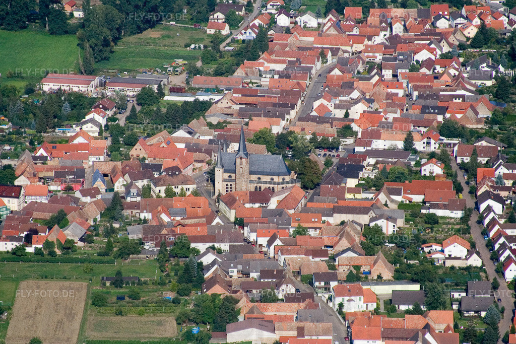 Dorf - Ansicht an der Weinstraße | Luftbild: Dorf - Ansicht an der Weinstraße im Ortsteil Geinsheim in Neustadt im Bundesland Rheinland-Pfalz in Deutschland. Foto: IMG_12625.jpg vom 17.08.2008 durch Werner Riehm/FLY-FOTO.de - Realisiert mit Pictrs.com