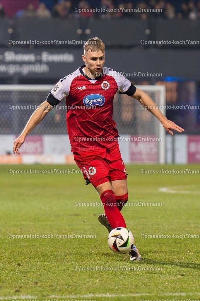 xYDR2802250101053 | 28.02.2025, xydrx, Fußball, Viktoria Köln - 1.FC Saarbrücken, 3.Liga, Sportpark Höhenberg, Saison 2024 2025: Lars Dietz (Viktoria Köln #2) DFB regulations prohibit any use of photographs as image sequences and or quasi-video.