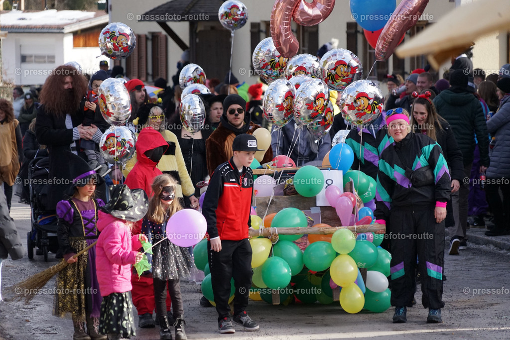 news-2023-Feb11-Fasching-Weissenbach-DSC01720 | Info aus dem Bezirk Reutte/Ausserfern Tirol sowie eine umfangreiche Bilddatenbank über die gesamte Region: Lechtal, Talkessel Reutte, Tannheimertal, Zwischentoren. Lech, Plansee, Zugspitze, Grenztunnel, B179, Fernpassstraße, Verkehr, Lawinen, Tradition, - Realisiert mit Pictrs.com