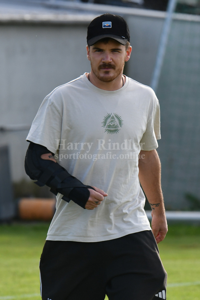 Bezirksliga Ost: SpVgg Ruhmannsfelden : FC Künzing | Christian Seidl ( FC Künzing) der verletzte Torjäger  - Realisiert mit Pictrs.com