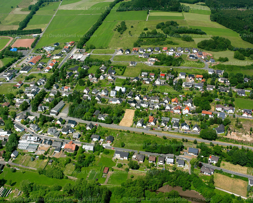 2610746 | DRIEDORF 09.06.2006 Wohngebiet einer Einfamilienhaus- Siedlung  in Driedorf im Bundesland Hessen, Deutschland // Single-family residential area of settlement  in Driedorf in the state Hesse, Germany Foto: Gerhard Launer