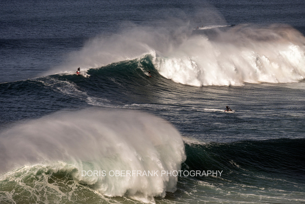 Waves after waves | Nazaré: Waves after waves
 - Realisiert mit Pictrs.com