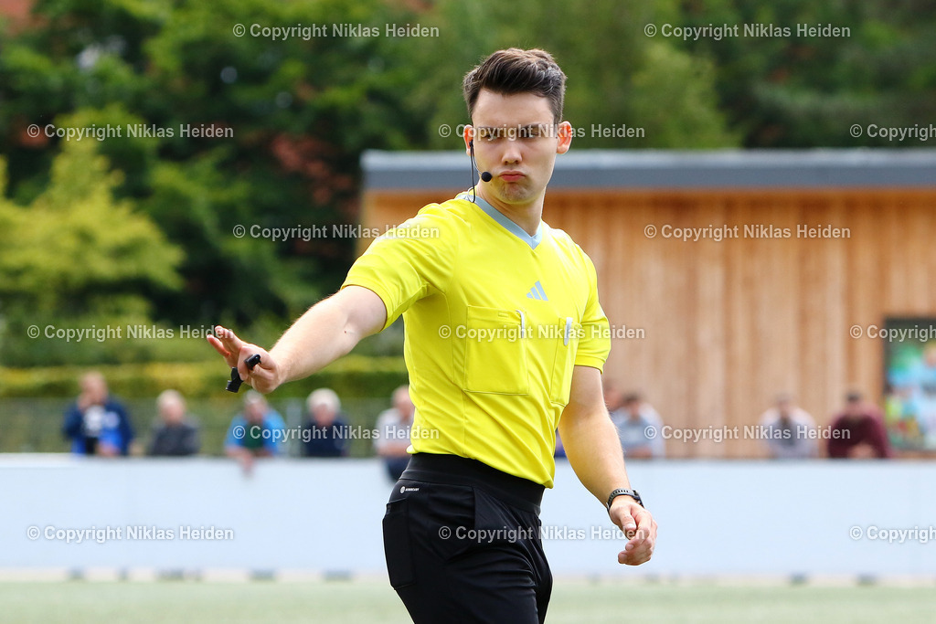 NH_EimsbüttelerTV_TuSDassendorf_OberligaHamburg_25082024 | Gerhard Alexander Ludolph (Schiedsrichter)Fußball I Herren I Gamesright Oberliga Hamburg I Saison 2024-2025 I 4. Spieltag I Eimsbütteler TV - TuS Dassendorf I 25.08.2024 I Sportzentrum Hoheluft