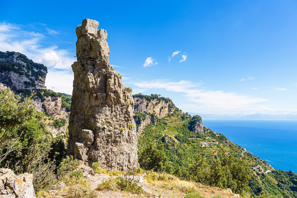 Felsen am Weg der Götter an der Amalfiküste in Italien | Felsen am Weg der Götter an der Amalfiküste in Italien.