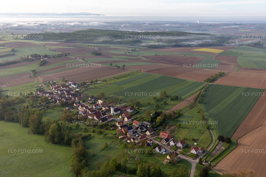 Aerial view: View of the town in Cleebourg in the state Bas-Rhin, France.Photo: IMG_113800.jpg taken on 04/29/2019 by Werner Riehm/FLY-FOTO.comResolution of the original: 5472 x 3648 px