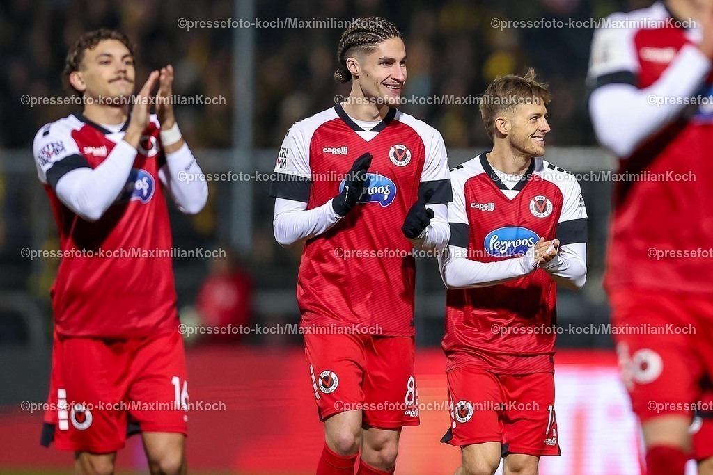 FCVK14022502118 | 14.02.2025, Fußball, FC Viktoria Köln – Alemannia Aachen, 3.Liga, Sportpark Höhenberg, Saison 2024 2025: Florian Engelhardt (Viktoria Köln #16), Donny Bogicevic (Viktoria Köln #8), Robin Velasco (Viktoria Köln #11)DFB regulations prohibit any use of photographs as image sequences and or quasi-video.