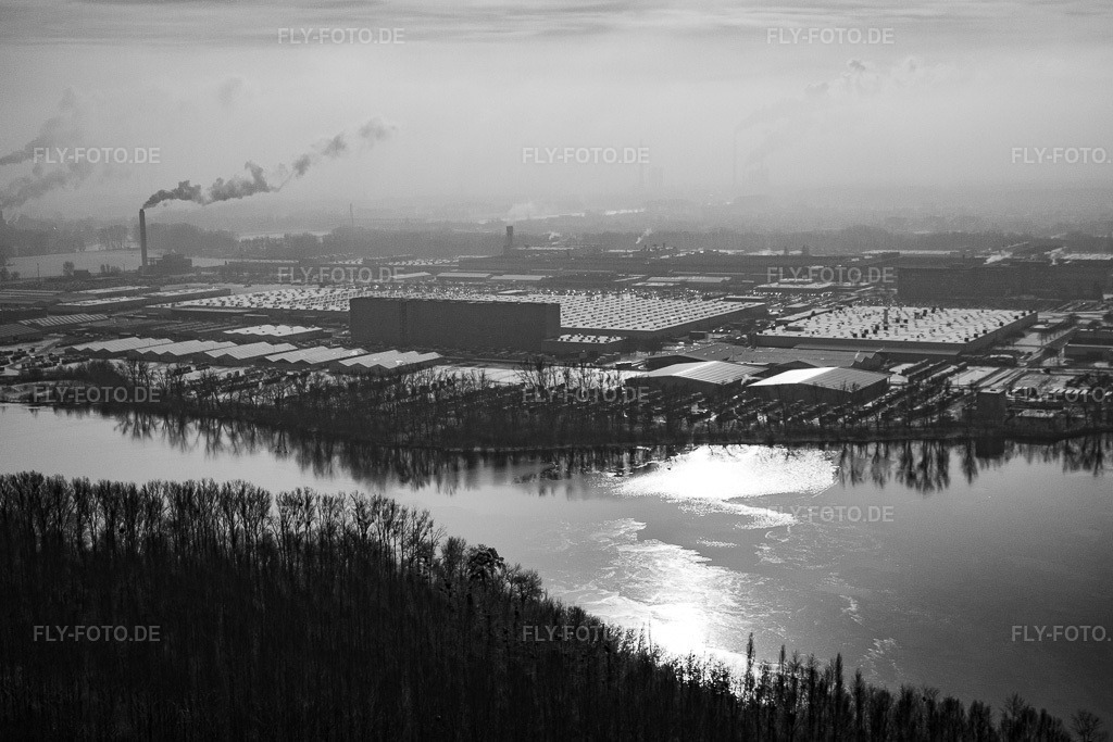 Luftbild: Mercedes Werk hinter dem Altrhein im Winter in Wörth am Rhein im Bundesland Rheinland-Pfalz in Deutschland. Foto: IMG_23942.jpg vom 27.01.2010 durch Werner Riehm/FLY-FOTO.de