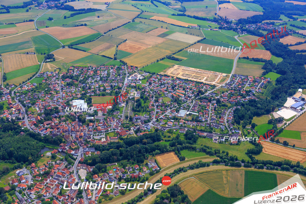 Die Luftaufnahme der Stadt Küps wurde vom UL-Flugzeug heraus erstellt ( keine Drohne )- hohe Auflösung für beste Qualität