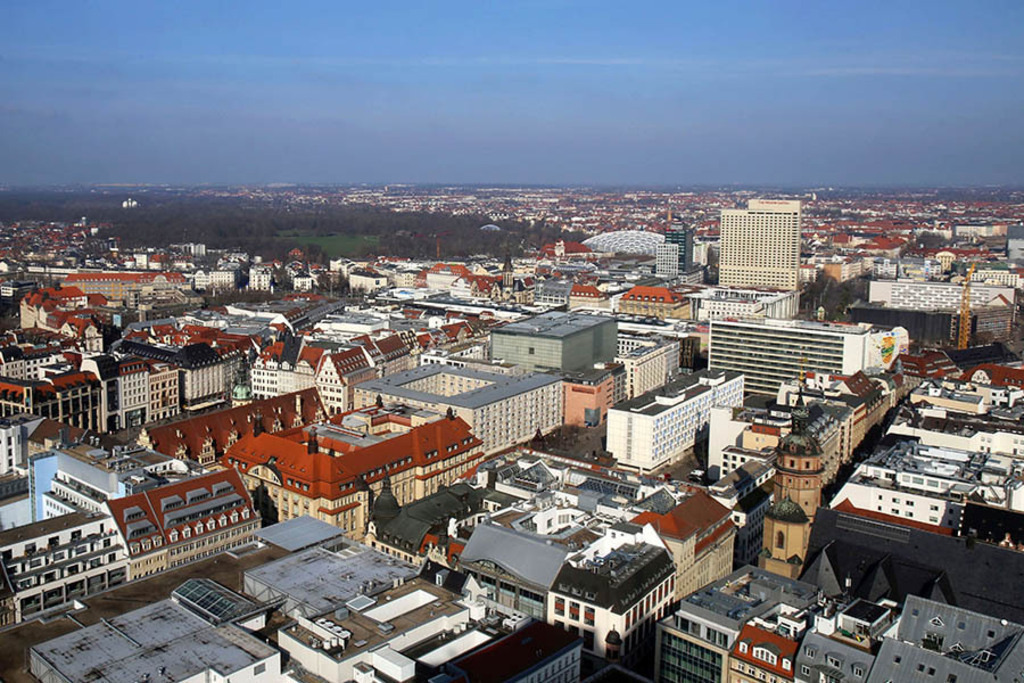 Sachsenplatz - Blick zum ehemaligen Areal des Sachsenplatzes (2024) | Entdecke über 20 Kategorien Leipzig-Motive: Foto-Downloads, hochwertige Poster, Leinwand- & Fine-Art-Prints. Jetzt Lieblingsfoto im Bildlexikon Leipzig Shop bestellen!