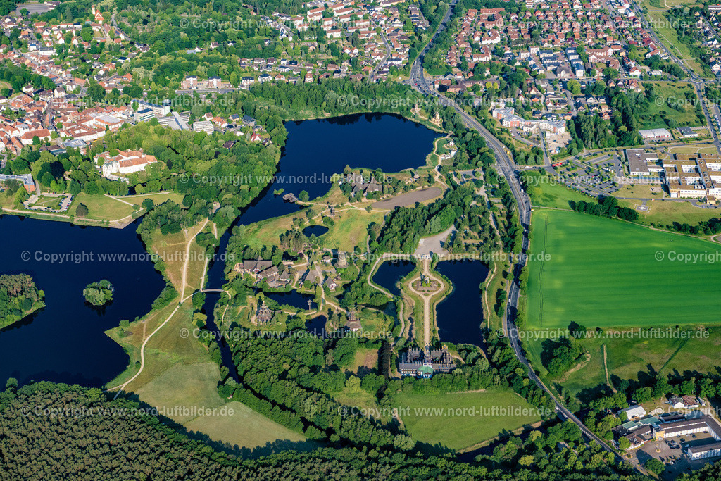 Gifhorn_Internationales_Mühlenmuseum_ELS_3761050623 | GIFHORN 05.06.2023 Freiflächen und Teichlandschaft mit den Museum- und Ausstellungs- Gebäude- Ensemble Internationales Mühlenmuseum an der Bromer Straße in Gifhorn im Bundesland Niedersachsen, Deutschland. Weiterführende Informationen bei: V+T Internationales Mühlenmuseum GmbH. // Open spaces and pond landscape with the museum and exhibition building ensemble of the International Mill Museum on Bromer Strasse in Gifhorn in the state of Lower Saxony, Germany. Further information at: V+T Internationales Muehlenmuseum GmbH. Foto: Martin Elsen