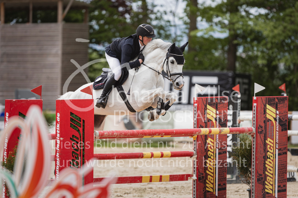 250504_SpengeW_M2-Spr-483 | Deine schönsten Turniermomente als professionelle Fotos! Entdecke hochwertige Pferdesport-Fotografie im Online-Shop. Jetzt Fotos finden & bestellen!