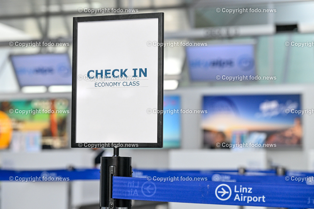 Flughafen Linz_ Linz Airport_ Linz-Hoersching_ 30.10.2023-9 | 30.10.2023, Linz Hoersching, AUT, Flughafen Linz, Linz Airport, im Bild Check In Economy Class