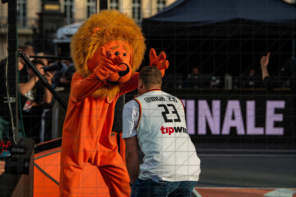 DIE FINALS 2025 | Dt. Meisterschaft 3x3   | Finale: Skyliners (orange) vs. Hannover (black) //  02.08.25: DIE FINALS 2025 | Dt. Meisterschaft 3x3   / Dresden / Deutschland  //   CREDIT:www.bullenfotos.de, Martin König, Hörner Weg 40, D-49078 Osnabrück, +4917663732967 // Nutzung und Weitergabe nur zu den vereinbarten Zwecken. Presseanfragen an Ersteller. Alle Rechte beim Ersteller. Honorierung nach MFM. - Realisiert mit Pictrs.com