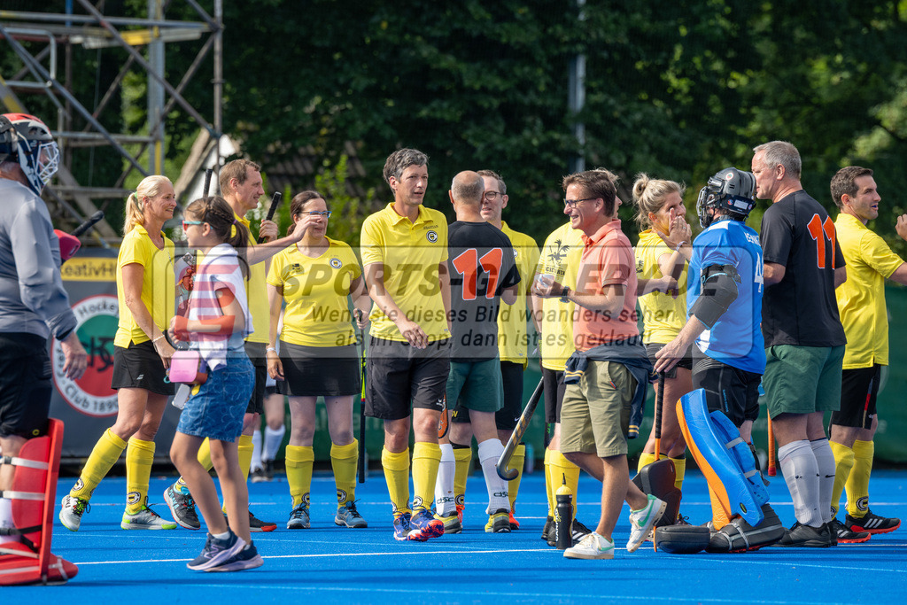 SFE_20240818_0053 | Krefeld, Deutschland, 18.08.2024:  European Cup for Recreational Hockey Players im KTHC Stadion Rot-Weiss Köln Tennis and Hockey Club am 18.08.2024 in Krefeld, Deutschland. (Foto von Stephan Fehrmann)Krefeld, Germany, 18.08.2024: European Cup for Recreational Hockey Players in KTHC Stadion Rot-Weiss Köln Tennis and Hockey Club at 18.08.2024 in Krefeld, Deutschland. (Foto from Stephan Fehrmann)