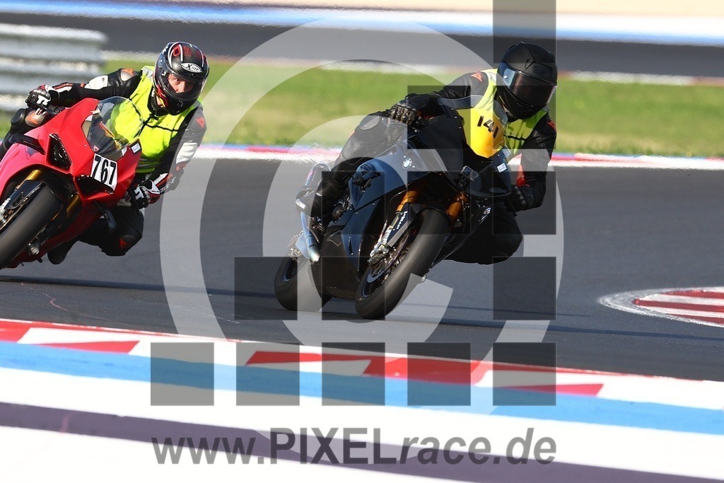 0141-20240927_00064 | Schöne Erinnerungen an spannende Momente - das festzuhalten ist unser Job. PIXELrace.de ist seit 2003 auf den Rennstrecken Europas unterwegs um die Action draußen beim Fahren und die wunderbare Stimmung imm Fahrerlager für euch einzufangen.