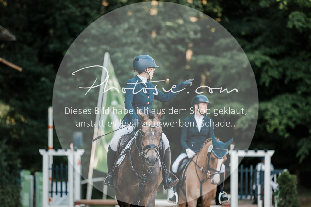 3I6A6009 | Stimmungsvolle Portraits und Reitsportfotografie im Ruhrgebiet und im Münsterland.

Pferdefotografie, Hundefotografie, Tierfotografie, Reportagen, Portraits von Tier und Mensch, Turnierfotografie in Bochum, Recklinghausen, Marl, Haltern am See, Dülmen.. - Realisiert mit Pictrs.com