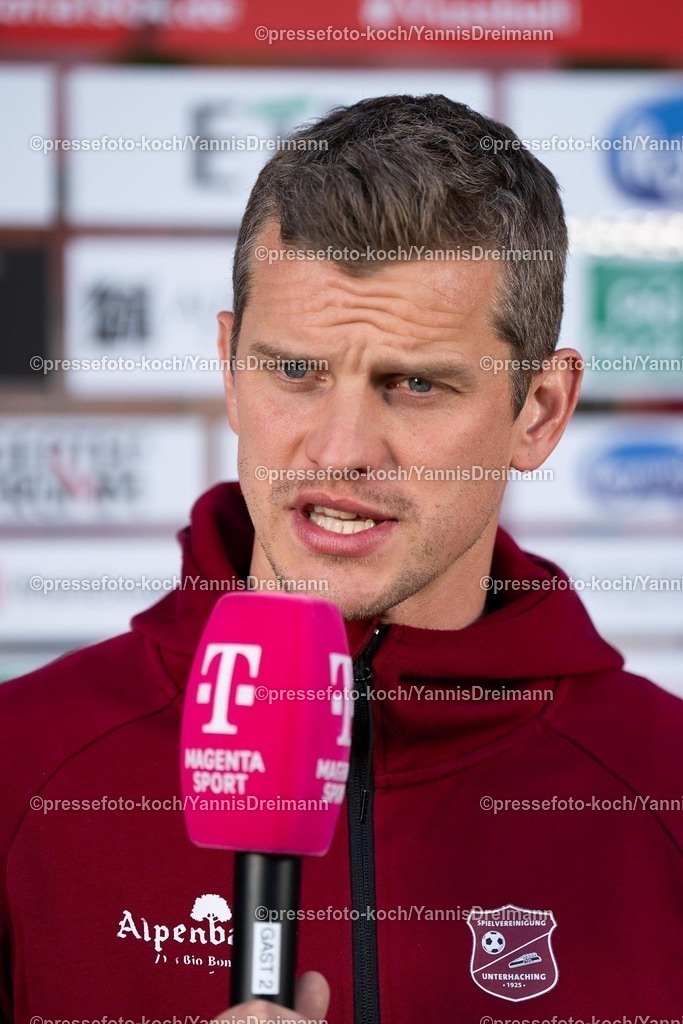 xydr05042501004 | 05.04.2025, xydrx, Fußball, Viktoria Köln - SpVgg Unterhaching , 3.Liga, Sportpark Höhenberg, Saison 2024 2025: Sven Bender (Cheftrainer SpVgg Unterhaching) DFB regulations prohibit any use of photographs as image sequences and or quasi-video.