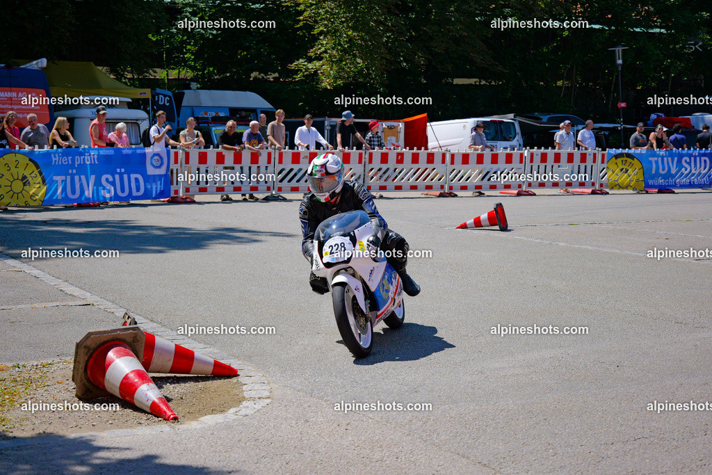 P1037009-2 | Erleben Sie atemberaubende, hochqualitative Fotos Ihrer Fahrt entlang der malerischen Alpenstraßen. Besuchen Sie alpineshots.com, um professionelle Aufnahmen Ihrer unvergesslichen Reise zu finden und zu kaufen - Realisiert mit Pictrs.com