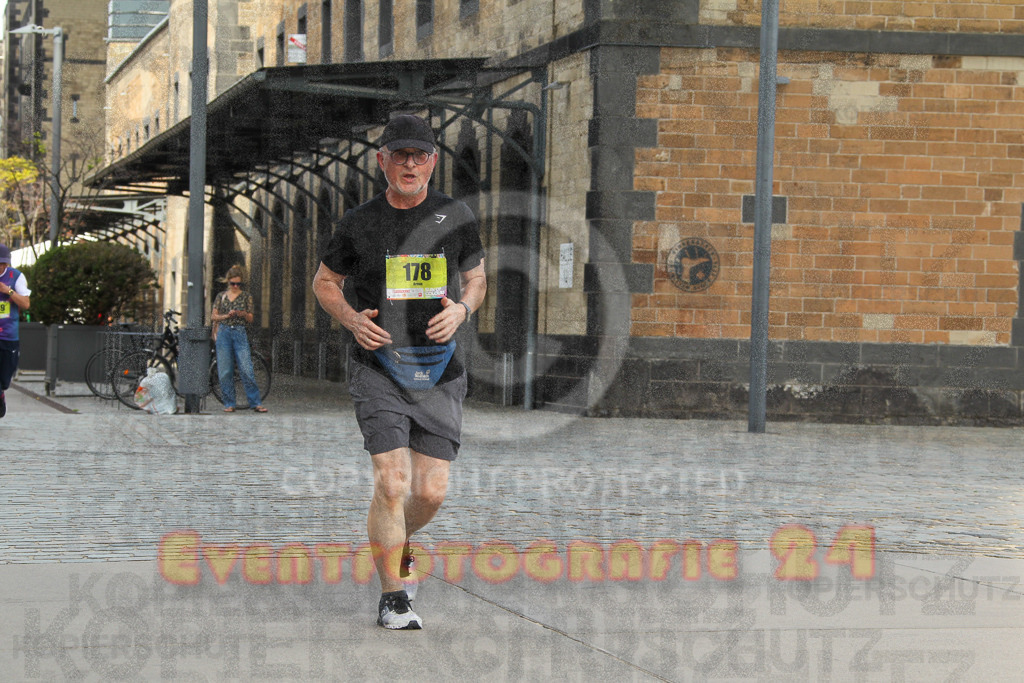 250920_1334_EV4_6091 | Sportfotografie im Rhein-Sieg Kreis, Köln, Bonn, NRW, Rheinland Pfalz, Hessen, etc. Unser Tätigkeitsfeld umfasst den Laufsport vom Volkslauf über den Marathon, Duathlon, Triathon bis zum Ultralauf wie Kölnpfad Ultra oder Schindertrail.