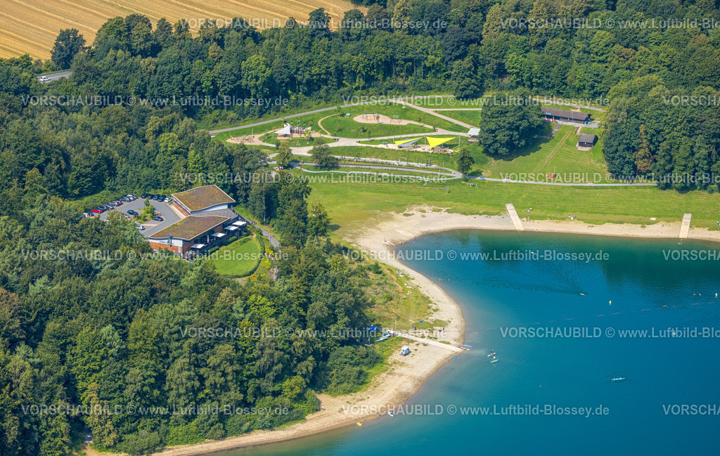 Meschede250807218 | Luftbild, H1 am See Restaurant mit Gründach, Sandstrand und Erlebnisspielplatz Piraten Bucht Hennesee, Berghausen, Meschede, Sauerland, Nordrhein-Westfalen, Deutschland