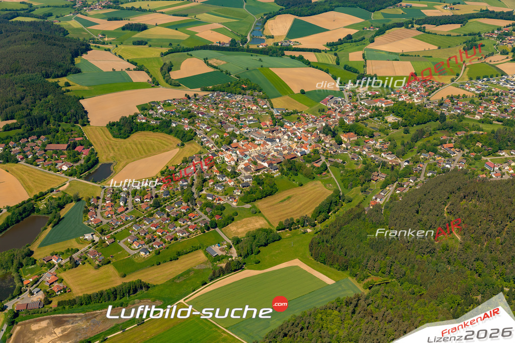 Das Luftbild zeigt :  Stamsried - Die Luftaufnahme wurde 2024 vom UL-Flugzeug aus erstellt ( keine Drohne ) - Hochauflösende Luftaufnahme - Für grossformatige Ausdrucke geeignet. Die Geschenkidee !Mit Lizenz und Bildrechte bestellbar