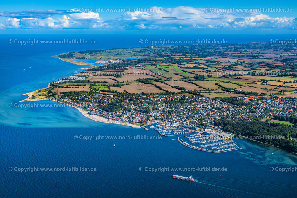 Laboe_ELS_2538200922 | LABOE 20.09.2022 Yachthafen "Yacht- und Gewerbehafen Ostseebad Laboe" mit Sportboot- Anlegestellen und Bootsliegeplätzen am Uferbereich der Ostsee am Börn in Laboe an der Kieler Förde im Bundesland Schleswig-Holstein, Deutschland. Weiterführende Informationen bei: Yachthafen Ostseebad Laboe. // Pleasure boat marina "Yacht- und Gewerbehafen Ostseebad Laboe" with docks and moorings on the shore area of Baltic Sea in Laboe on the Kiel Fjord in the state Schleswig-Holstein, Germany. Further information at: Yachthafen Ostseebad Laboe. Foto: Martin Elsen