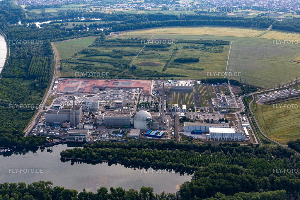 Reste der stillgelegten Reaktorblöcke und Anlagen des AKW - KKW Kernkraftwerk EnBW Kernkraft GmbH, Kernkraftwerk Philippsburg und Trümmer der beiden Kühltürme | Luftbild: Reste der stillgelegten Reaktorblöcke und Anlagen des AKW - KKW Kernkraftwerk EnBW Kernkraft GmbH, Kernkraftwerk Philippsburg und Trümmer der beiden Kühltürme in Philippsburg im Bundesland Baden-Württemberg in Deutschland. Foto: IMG_120811.jpg vom 03.06.2020 durch ©2025 Werner Riehm fly-foto.de/copyright - Realisiert mit Pictrs.com