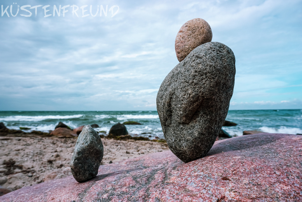 Steinmännchen Wandbild | Entdecke deine Lieblingslandschaft von der Küste – auf Ostsee Leinwand, Nordsee Leinwand, Alu Dibond oder Acrylglas, passend für jeden Geschmack und Raum.