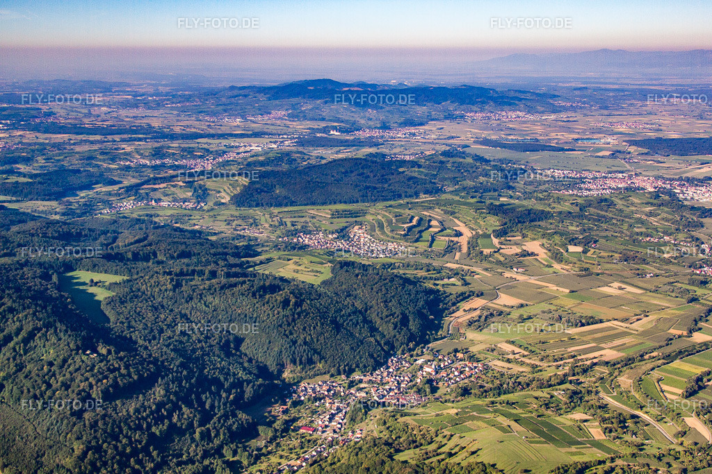 Bleichheim, Blick zum Kaiserstuhl von Nordosten | Luftbild: Bleichheim, Blick zum Kaiserstuhl von Nordosten im Ortsteil Bleichheim in Herbolzheim im Bundesland Baden-Württemberg in Deutschland. Foto: IMG_59428.jpg vom 16.08.2013 durch Werner Riehm/FLY-FOTO.de - Realisiert mit Pictrs.com