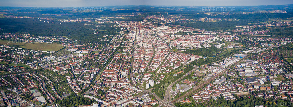 Luftbild: Stadtpanorama von Westen im Ortsteil Mühlburg in Karlsruhe im Bundesland Baden-Württemberg in Deutschland. Foto: IMG_57923-Bearbeitet.jpg vom 16.06.2013 durch Werner Riehm/FLY-FOTO.deAuflösung des Originals: 9398 x 3429 px