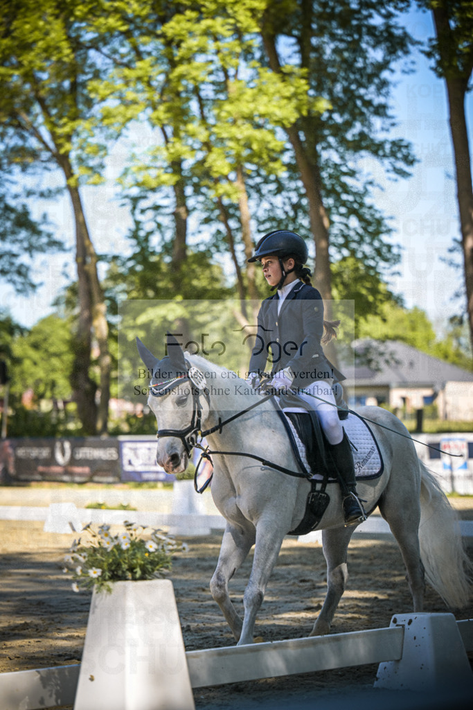 DOS_5195 | Entdecke hochwertige Reitturnierfotos von Foto Oger. Professionell, emotional und authentisch – jetzt Lieblingsmomente im Shop bestellen.Deutschlandweite Turnierfotografie. - Realisiert mit Pictrs.com