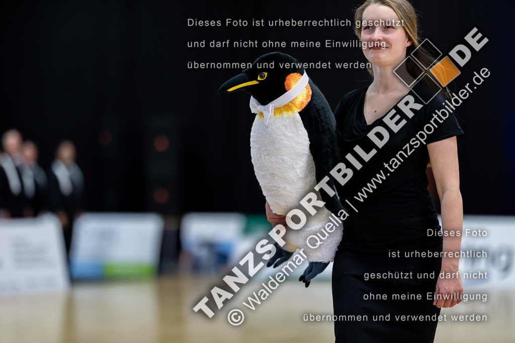 20230513-10096 | Hier finden Sie Tanz Bilder vom Latein und Standard Formationen tanzen. Sportbilder vom Tanzsport. Schöne Fotos und von Weltmeisterschaft, Europameisterschaft, Bundesliga, Regionalliga, Oberliga und Landesliga sowie von GOC Stuttgart, DanceComp, WM Bremen