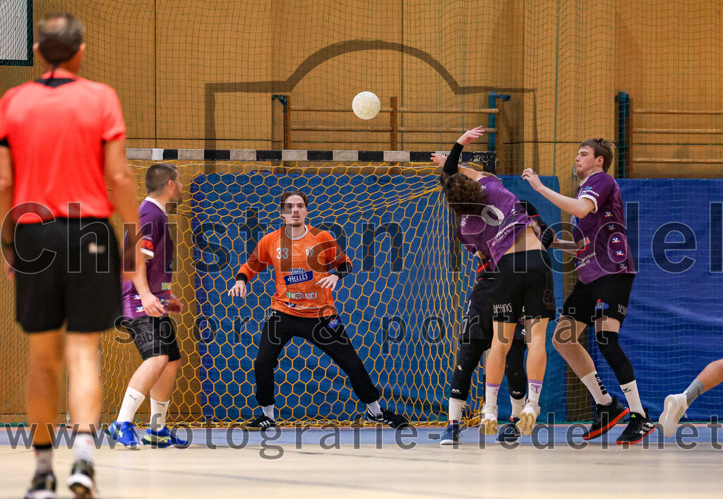 2024-09-21_062_SpVgg_Altenerding_gegen_TSV_1861_Mainburg | Erding, Deutschland, 21.09.2024:Handball, Bezirksoberliga Männer 2024 / 2025, 1. Spieltag, SpVgg Altenerding gegen TSV 1861 Mainburg, Endergebnis: 36:20Torwart Jannik Fleps (SpVgg Altenerding, #33), Jabob Köhler (SpVgg Altenerding, #6), Niklas Fleps (SpVgg Altenerding, #17)Foto: Christian Riedel / fotografie-riedel.net