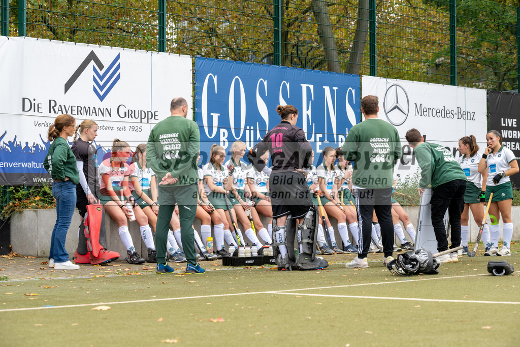SFE_20231022_0101 | Deutsche Meisterschaft Weibliche U16 Finale Uhlenhorst Mülheim - Düsseldorfer HC am 22.10.2023 in Köln (Düsseldorfer Hockeyclub 1905 e.V.), Photo: Stephan Fehrmann 2023 (Sports-Gallery)