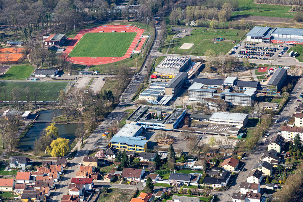 Luftbild: Schulzentrum in Kandel im Bundesland Rheinland-Pfalz in Deutschland. Foto: IMG_113335.jpg vom 30.03.2019 durch Werner Riehm/FLY-FOTO.de
