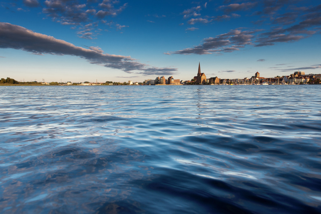 60x40cm_Rostock_Skyline | Das Ostsee Atelier, enthält preisgekrönte Fotografien des Künstlers Holger Martens. Dünenbilder, Strandfotos, Ostseebilder, Fotografien vom Meer.