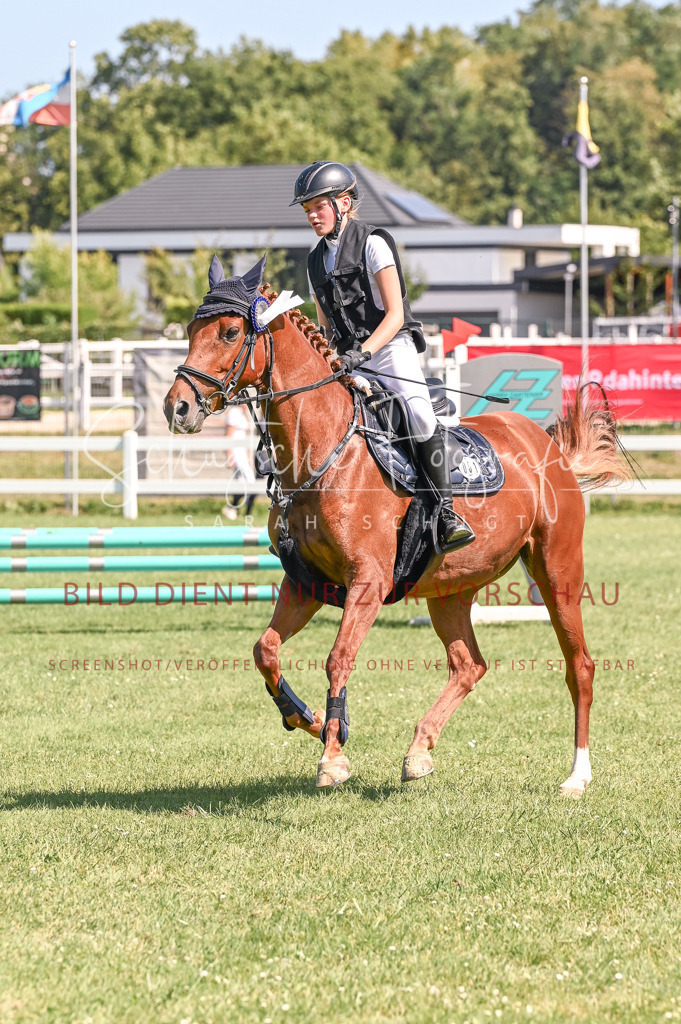 Schugtsche-Düren.2024.04-Stilspringprf.E-130 | Schugtsche Fotografie - Realisiert mit Pictrs.com