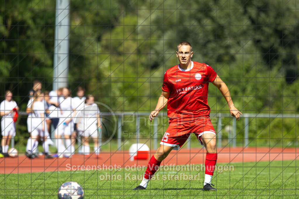 20260906_130549_0059_(c)_by_PhotoPeet | #,1.FC Donzdorf II (rot) vs. SGM Jebenhausen-Bezgenriet (weiß), Fußball, Kreisliga A3 - Bezirk Neckar/Fils, 02. Spieltag, Saison 2026/2027, Rasenplatz Lautertal Stadion, Süßener Straße 16, 73072 Donzdorf, 06.09.2026 - 13:00 Uhr,Foto: PhotoPeet / Sport- &amp; Eventfotografie / Peter Harich
