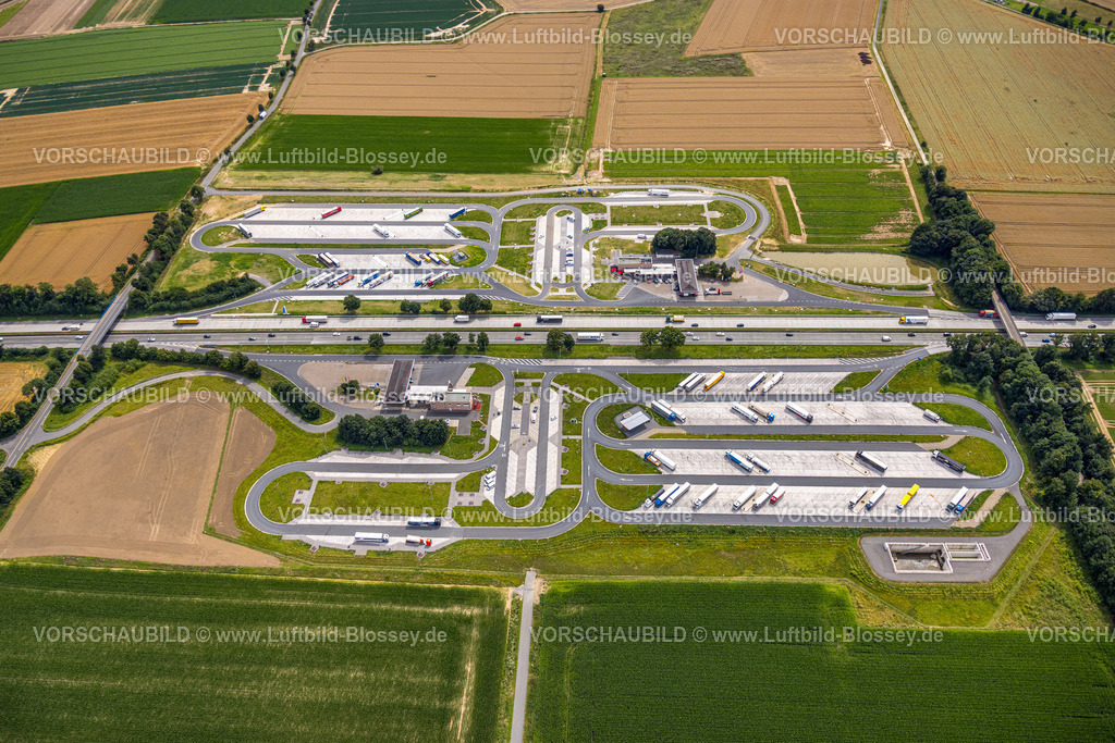 Werl240711629 | Luftbild, Autobahnrastplatz Serways Raststätte Am Haarstrang, LKW Stellplätze, Autobahn A44 Straßenverkehr, Westbüderich, Werl, Soester Börde, Nordrhein-Westfalen, Deutschland