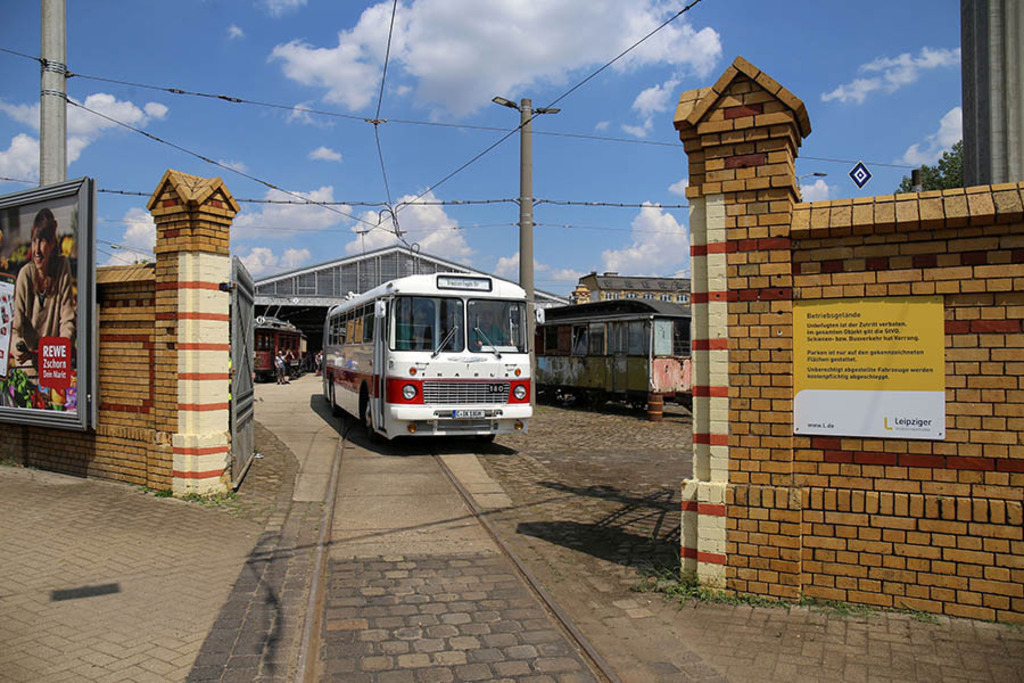 Straßenbahnmuseum Leipzig | Entdecke über 20 Kategorien Leipzig-Motive: Foto-Downloads, hochwertige Poster, Leinwand- & Fine-Art-Prints. Jetzt Lieblingsfoto im Bildlexikon Leipzig Shop bestellen!